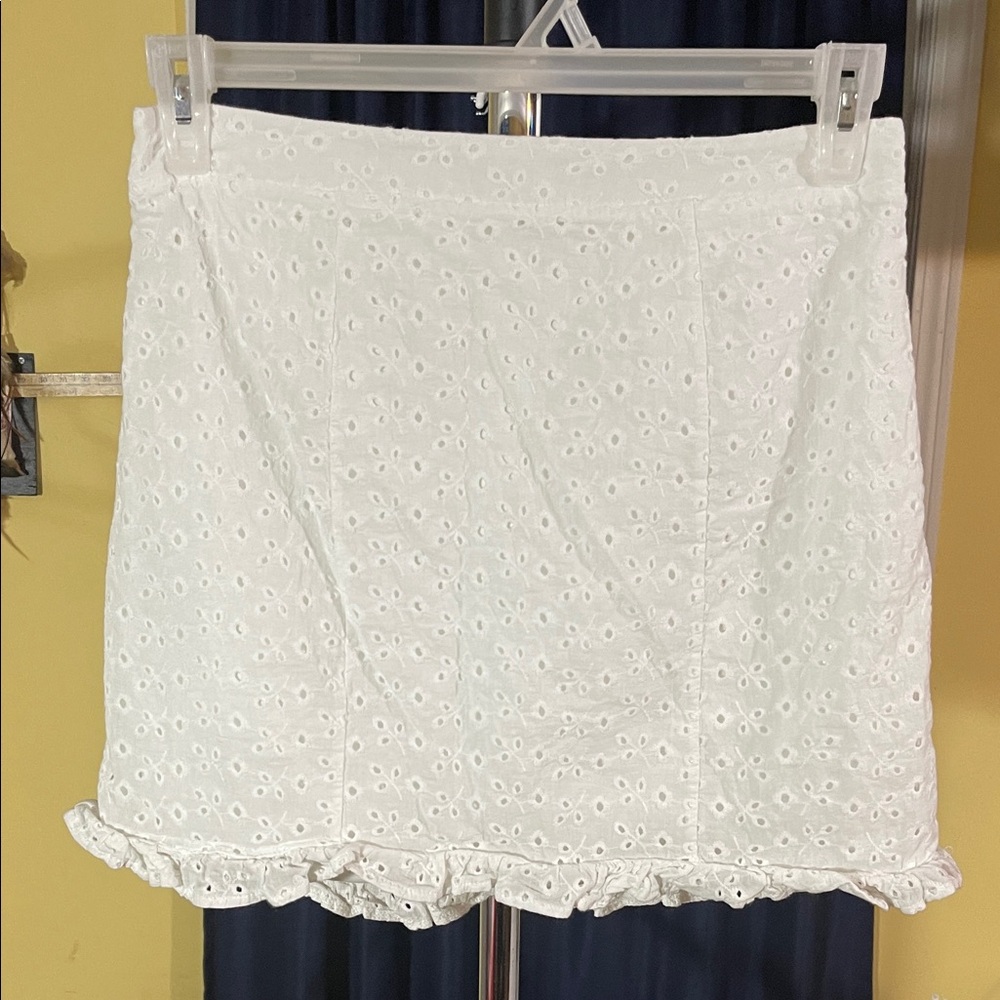 Mi Ami Women’s Eyelet Mini Skirt Size L White Ruffle Hem Boho Summer Beach